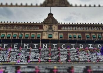 Lo vuelven a hacer: llegan vallas al Palacio Nacional en vísperas del 8M