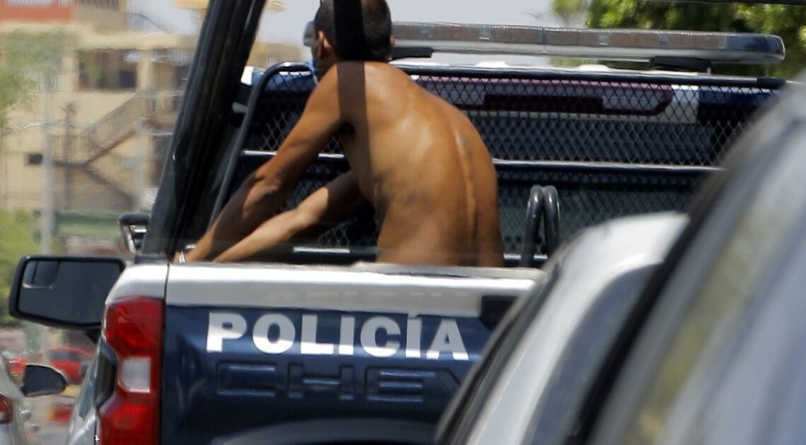 Fractura y retiene a su pareja a la fuerza  en Hermosillo; ella grita por auxilio y lo arrestan