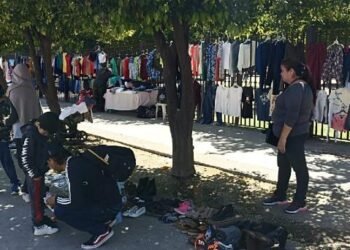Instalan venta de segunda mano en el Parque Madero