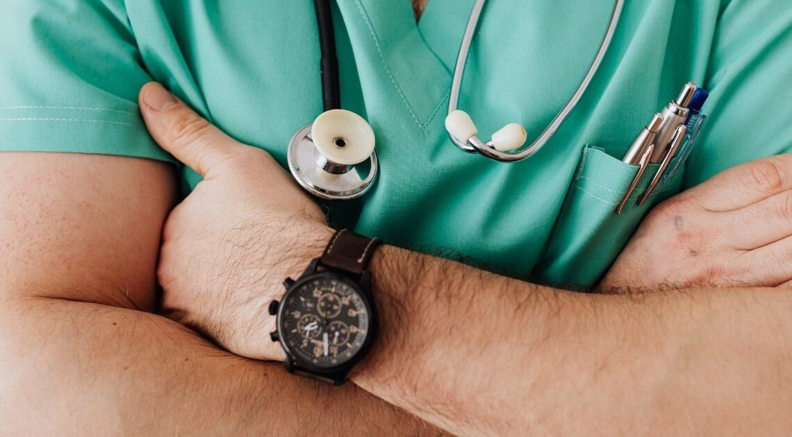 Les subirá IMSS casi 50% el sueldo a médicos especialistas en Sonora Les subirá IMSS casi 50% el sueldo a médicos especialistas en Sonora