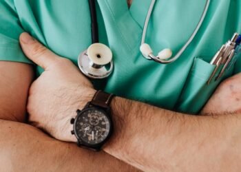Les subirá IMSS casi 50% el sueldo a médicos especialistas en Sonora