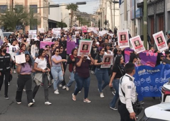 Así se lleva a cabo la marcha del #8M en Hermosillo