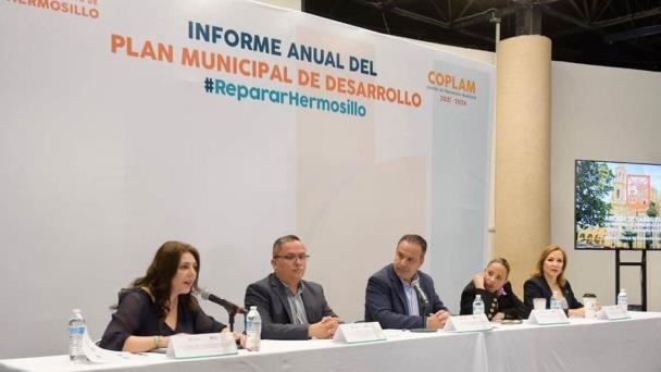 Toño Astiazarán presenta informe anual Plan Municipal de Desarrollo Toño Astiazarán presenta informe anual Plan Municipal de Desarrollo
