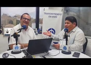 Román de la Cruz habla del seminario “como ganar la batalla de la comunicación” Formula Tabasco