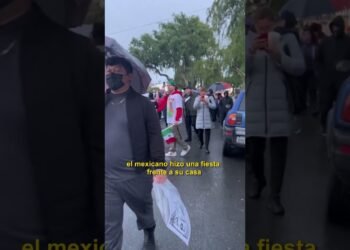 Le llevan la banda a gringo que corre a mexicanos de su barrio