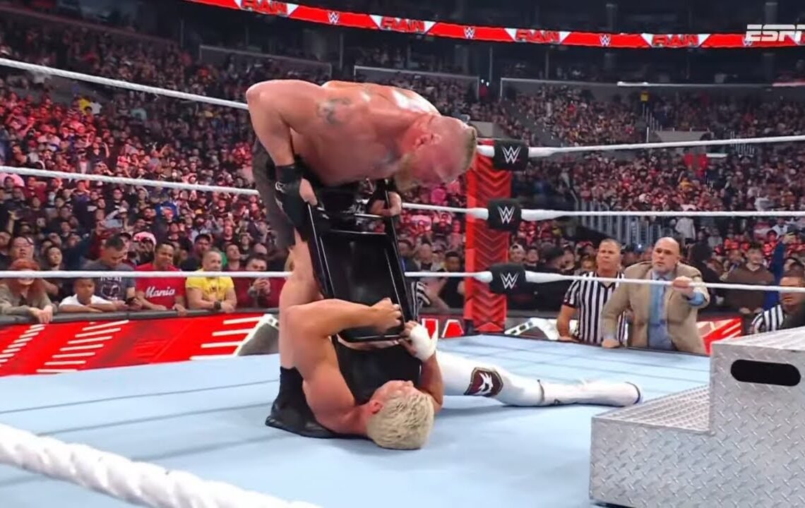 Brock Lesnar destroza a Cody Rhodes Brutalmente – WWE RAW 3 de Abril 2023 Español Latino