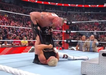 Brock Lesnar destroza a Cody Rhodes Brutalmente – WWE RAW 3 de Abril 2023 Español Latino