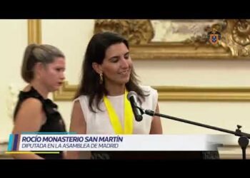 Foro de Madrid Lima 2023. Alcalde López Aliaga condecora a Rocio Monasterio y Herman Terscht