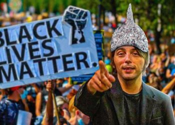 Soto Ivars se une a las teorías de la conspiración contra Black Lives Matters.