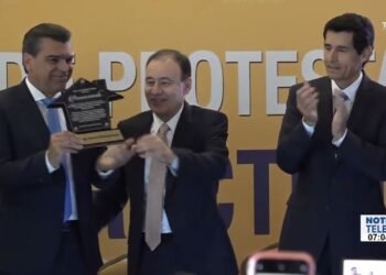 Norberto Larrinaga tomó protesta como presidente de CANADEVI