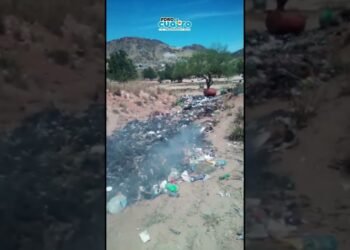 #montaña de #basura y veladoras provoca un #fuego en #hermosillo  | Foro Cuatro TV #shorts #new