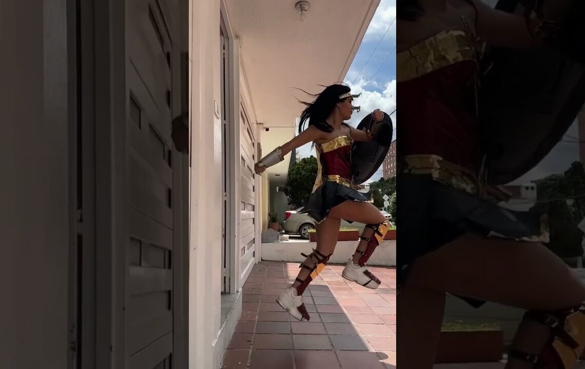 PONIENDO A PRUEBA trucos de SUPERHÉROES! Mujer maravilla