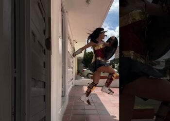 PONIENDO A PRUEBA trucos de SUPERHÉROES! Mujer maravilla