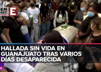 Llevan féretro de Perla Cristal a la FGJ para exigir justicia para la joven