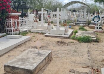 Limpian panteones de Hermosillo para el 10 de Mayo