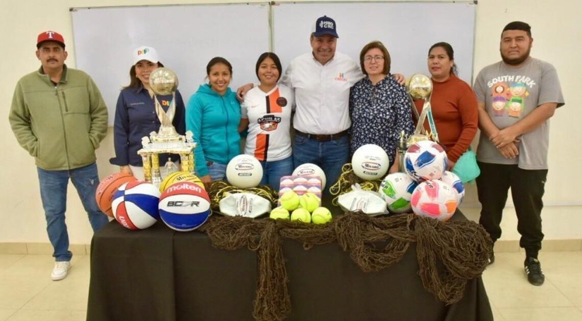 Entrega Antonio Astiazarán material deportivo a Cobach Kino