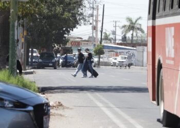 Hermosillo: Cruce de Jaffa y Luis Encinas es un peligro para los peatones y automovilistas, aseguran