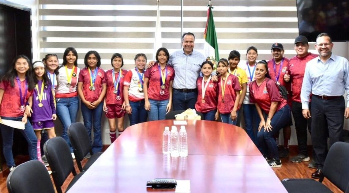 Hermosillo: Apoya Antonio Astiazarán a deportistas que asistirán a competencias
