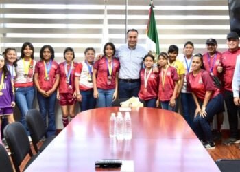 Hermosillo: Apoya Antonio Astiazarán a deportistas que asistirán a competencias