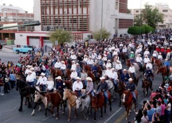 Inicia la fiesta del pueblo: Participan miles en manifestación de la ExpoGan 2023