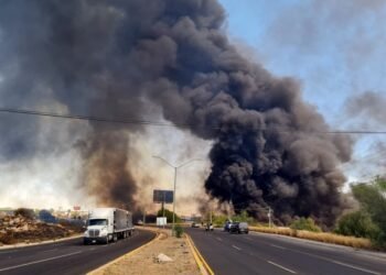 Bomberos de Hermosillo luchan durante cinco horas para apagar incendio de yunques