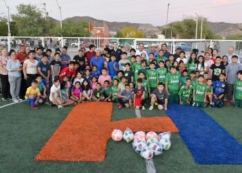 Hermosillo: Entrega Antonio Astiazarán mejoras a parque en Lomas de Linda Vista
