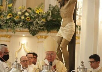 La Arquidiócesis de Hermosillo celebró la Misa Crismal: Sacerdotes se reúnen en familia en torno a su obispo y renuevan sus promesas