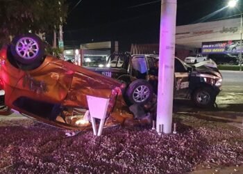 Hermosillo: Choque volcamiento en Reforma y Luis Encinas deja una persona lesionada
