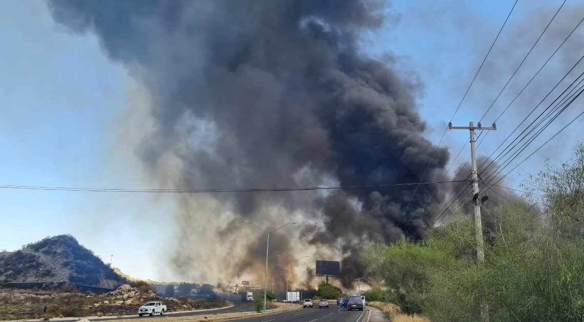 Última Hora: Se registra fuerte incendio en yunke en la carretera Hermosillo-Nogales Última Hora: Se registra fuerte incendio en yunke en la carretera Hermosillo-Nogales