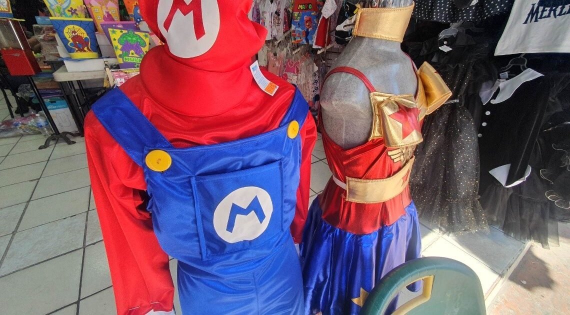 Mercancía de Super Mario la más popular entre compradores del centro de la ciudad Mercancía de Super Mario la más popular entre compradores del centro de la ciudad