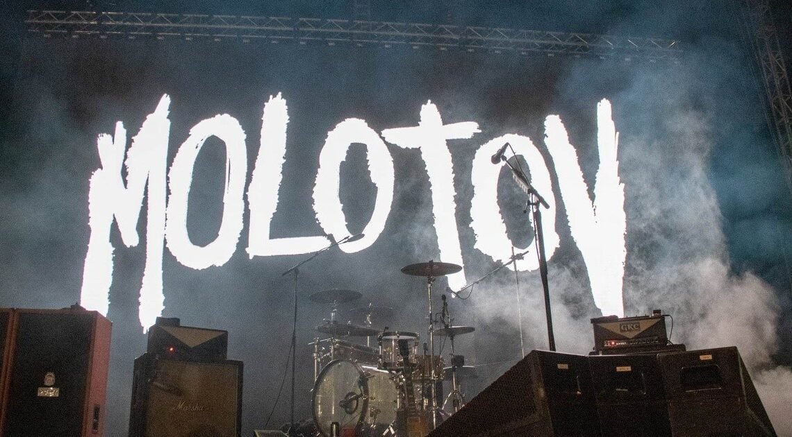 Lo mejor de Molotov retumba en el Teatro del Pueblo de la ExpoGan 2023 Lo mejor de Molotov retumba en el Teatro del Pueblo de la ExpoGan 2023