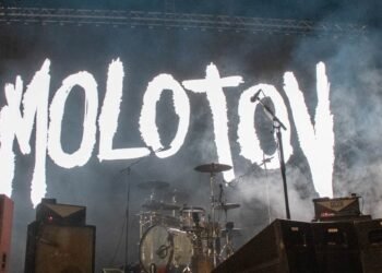 Lo mejor de Molotov retumba en el Teatro del Pueblo de la ExpoGan 2023