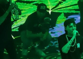 Al ritmo de “Belicon” Peso Pluma se presenta con un Palenque completamente lleno en la ExpoGan 2023