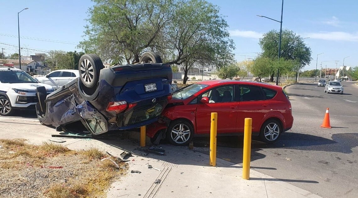 Hermosillo: Choque Volcamiento en bulevar Quintero Arce deja una persona lesionada