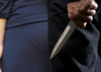 Amenaza con cuchillo a su pareja para que no vaya a trabajar, pero ella logra salir y gritar por ayuda
