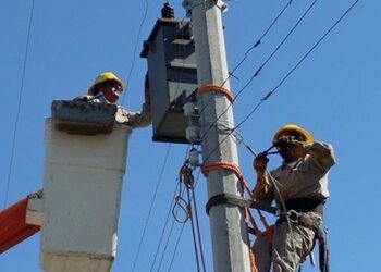 ¿Subirá precio de la luz con compra de plantas eléctricas?