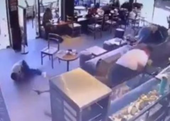 Asesinan a empresario mientras estaba en Starbucks