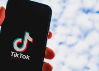 Locución profesional sin usar tu voz para grabar TikToks y Reels