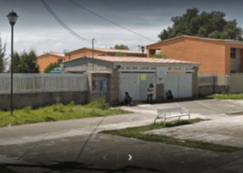 Menor muere tras caer del primer piso de secundaria; abren investigación