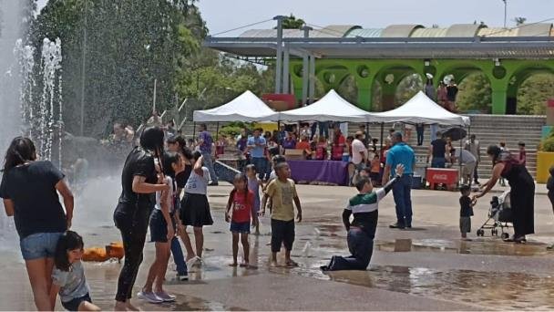 Niños y niñas festejan su día en el Parque Infantil Niños y niñas festejan su día en el Parque Infantil