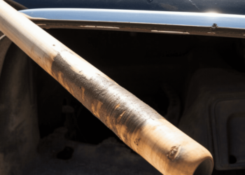 Arrestan a mujer por batear a su pareja y pick up en Hermosillo