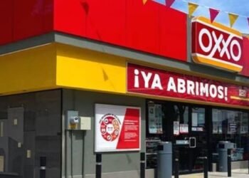 Mexicanos consumen más en Oxxo:Femsa
