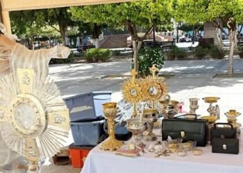 Ofrecen amplia gama de objetos sacros durante la temporada