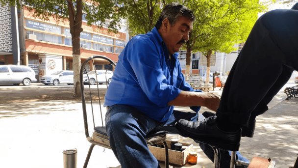 Bolero: un oficio centenario que Oscar ofrece en las calles de Hermosillo Bolero: un oficio centenario que Oscar ofrece en las calles de Hermosillo