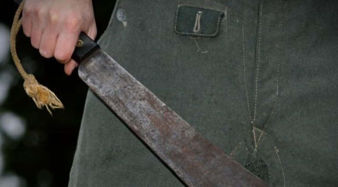 Hermosillo: Arrestan a hombre con machete en colonia Palo Verde