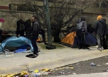 Hacen cadena de oración por migrantes fallecidos en incendio del INM