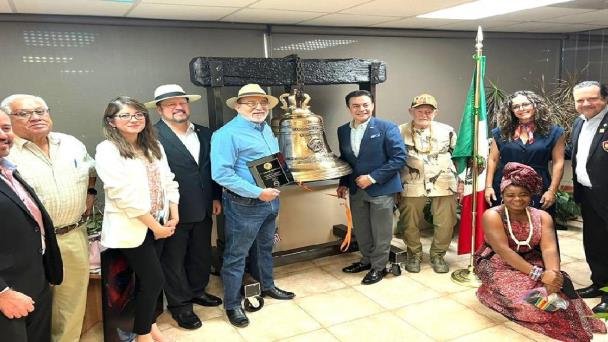 Rector de UES recibe premio de Hombre del Año en Sonora Rector de UES recibe premio de Hombre del Año en Sonora