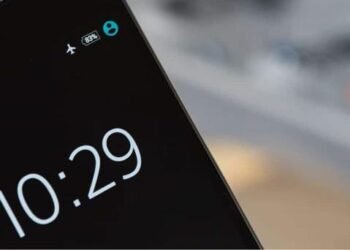 Celulares siguen horario de verano y confunden a miles de mexicanos