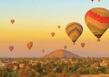 Suspenden dos vuelos de globo aerostático en Teotihuacán