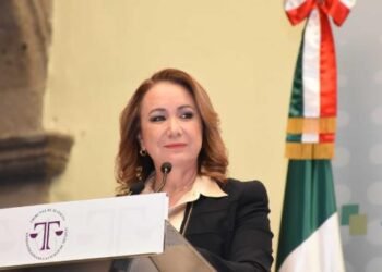 Desechan amparo de Esquivel; UNAM puede resolver plagio